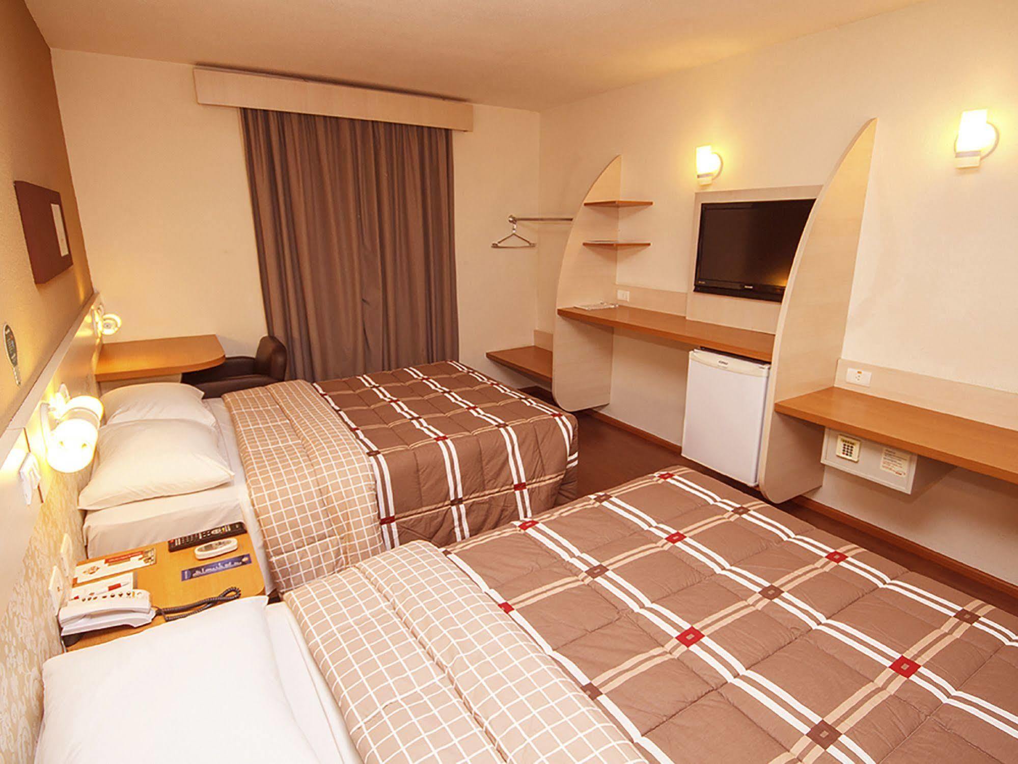 Hotel 10 多拉杜斯 外观 照片