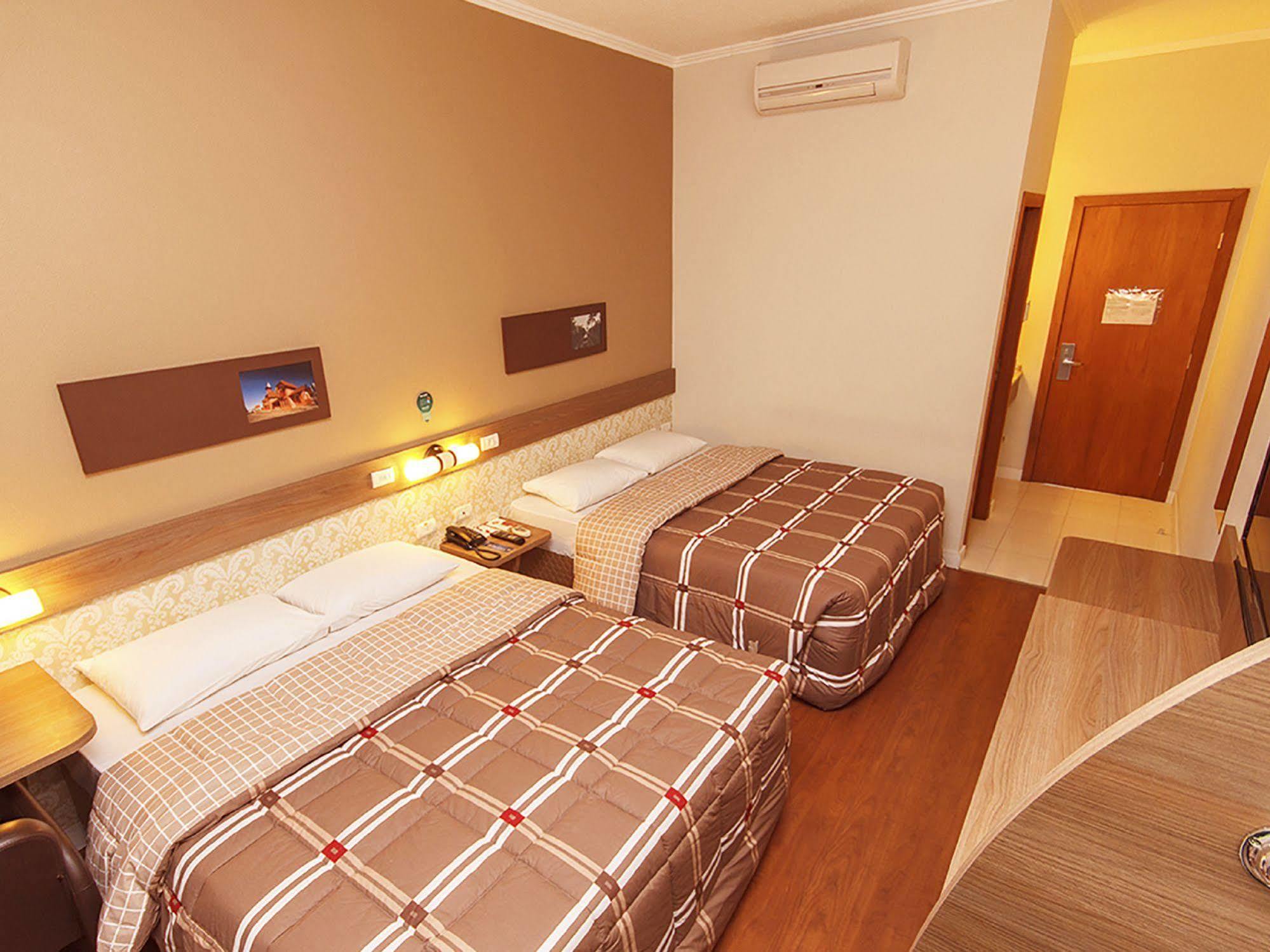 Hotel 10 多拉杜斯 外观 照片